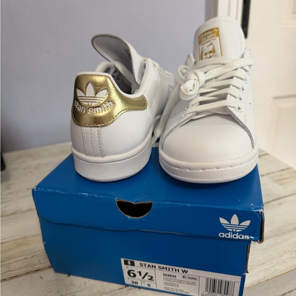 NWT Adidas Stan Smith White with Gold Heel Sneakers Size 6.5 - Picture 13 of 16